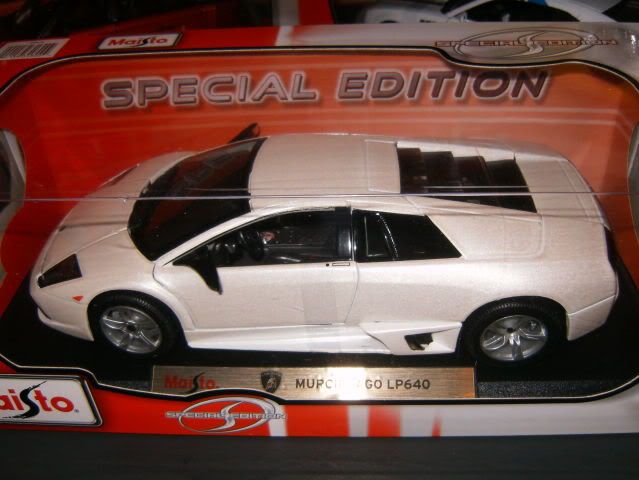 MAISTO 118 SCALE WHITE LAMBORGHINI MURCIELAGO LP640 DIE CAST eBay